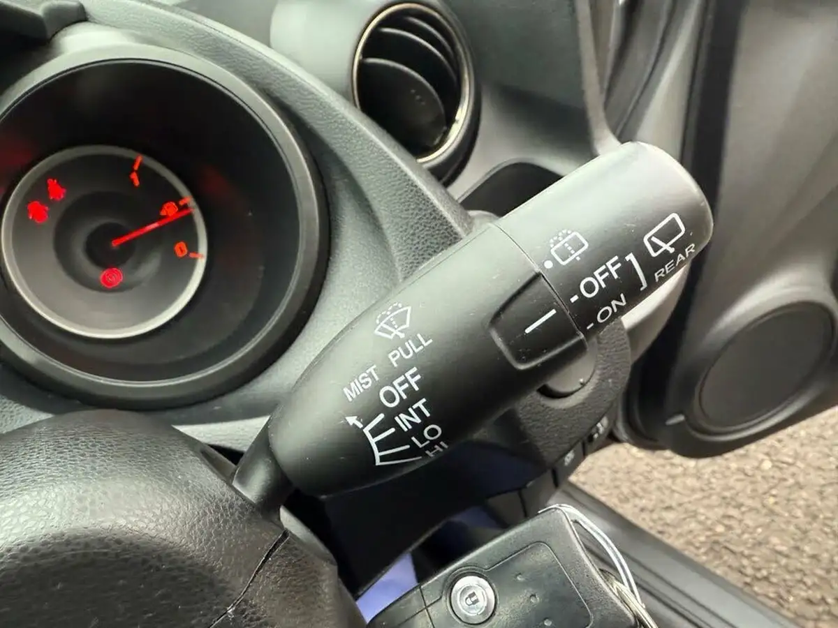 2012-honda-jazz-14-es-big-29