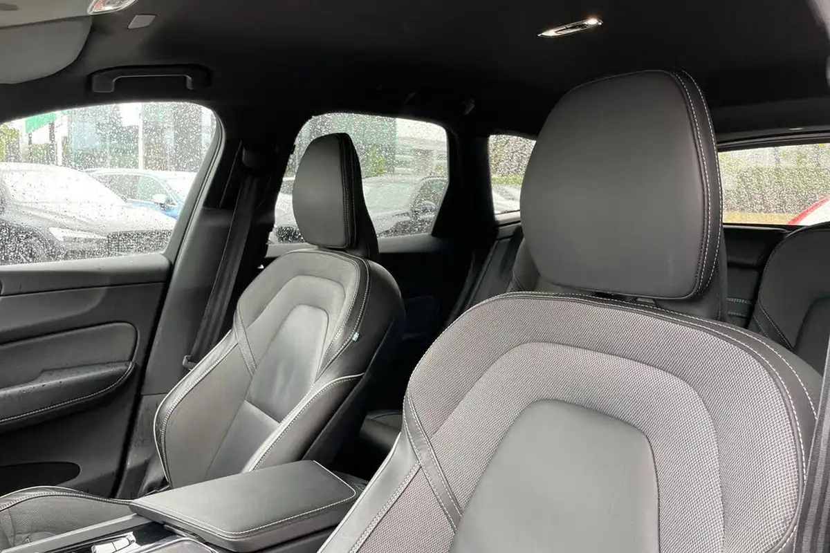 2021-volvo-xc60-20-b5-r-design-big-26