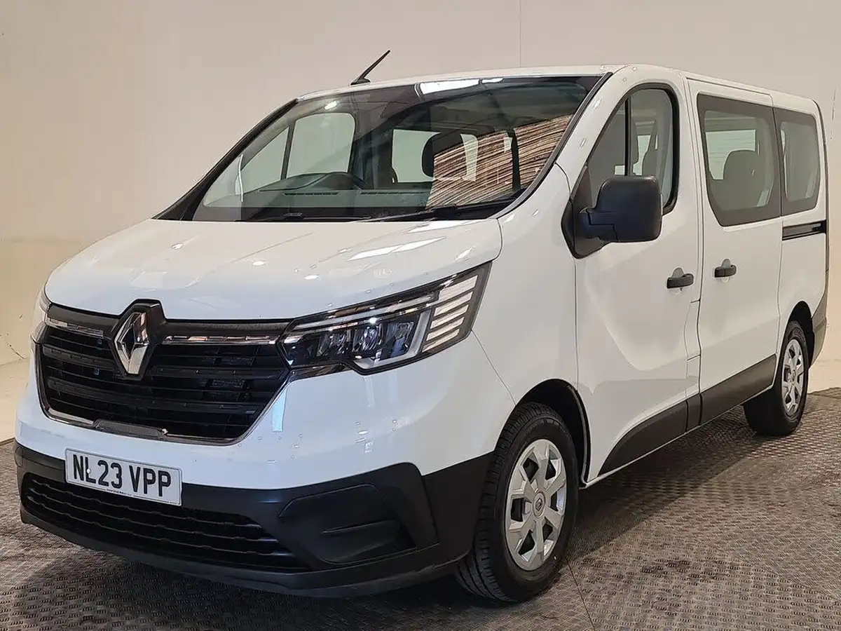 2023-renault-trafic-passenger-20-blue-dci-sl28-150-business-big-10