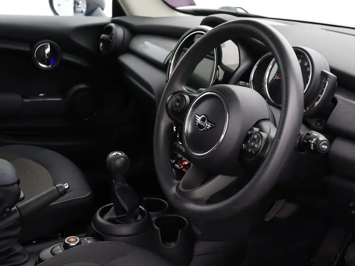 2019-mini-cooper-15-cooper-classic-hatchback-3d-big-18