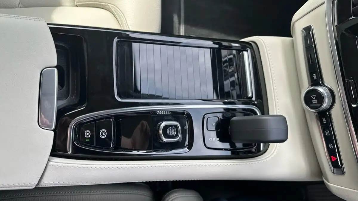 2025-volvo-v90-20-t6-plus-345bhp-dark-big-49