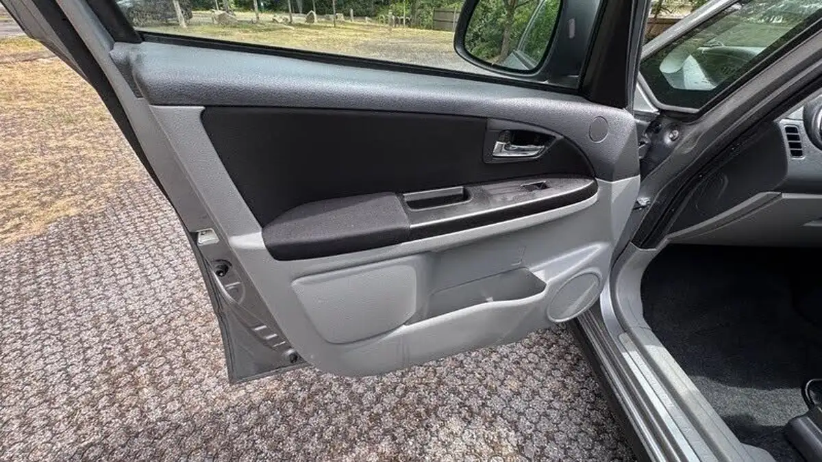 2010-suzuki-sx4-16-sz4-hatchback-5d-auto-big-27