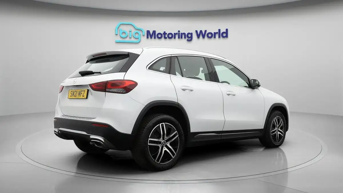 2021-mercedes-benz-gla-class-20d-gla-200d-sport-big-7