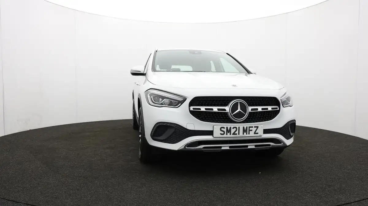 2021-mercedes-benz-gla-class-20d-gla-200d-sport-big-47