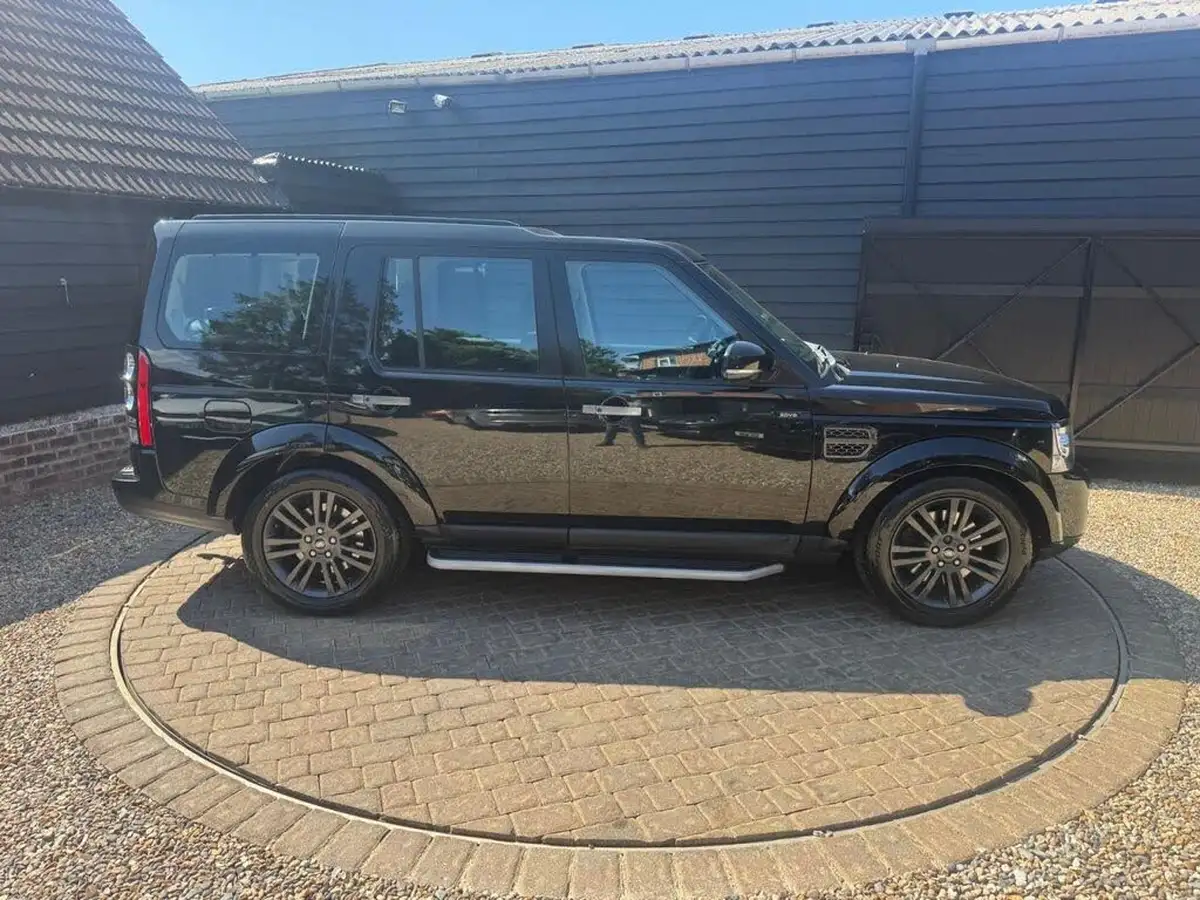 2016-land-rover-discovery-4-30-sd-v6-graphite-big-4