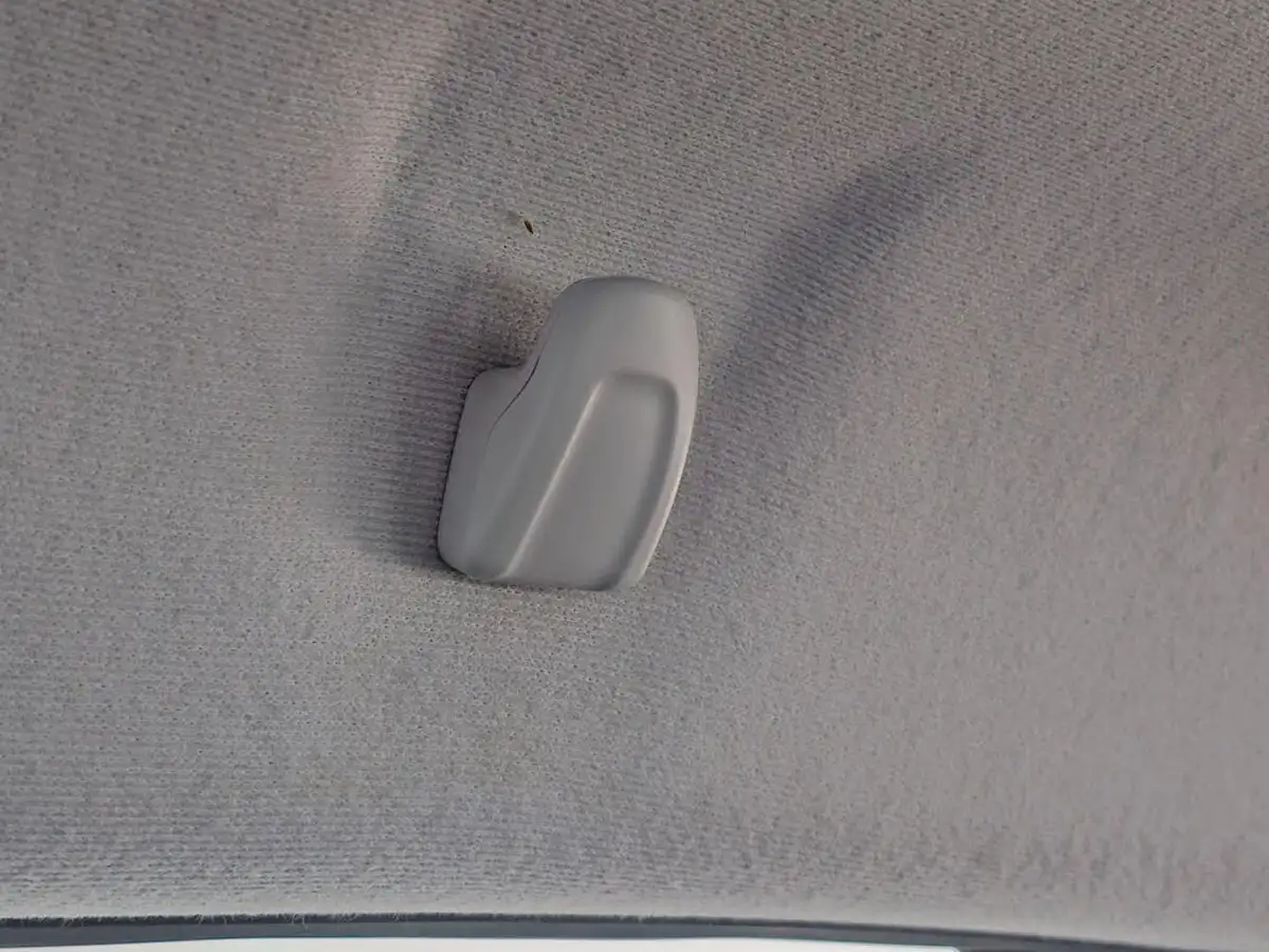 2015-peugeot-208-10-access-5d-big-41
