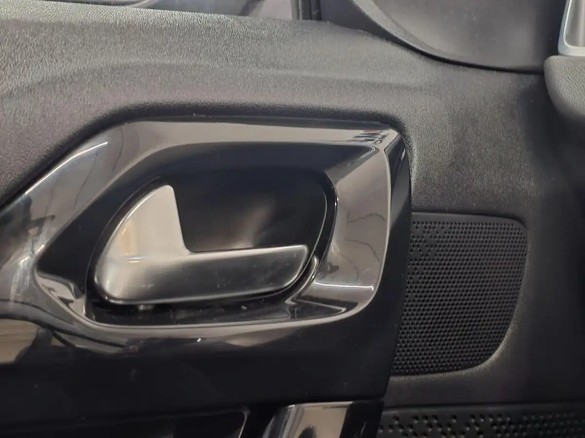 2015-peugeot-208-10-access-5d-big-65