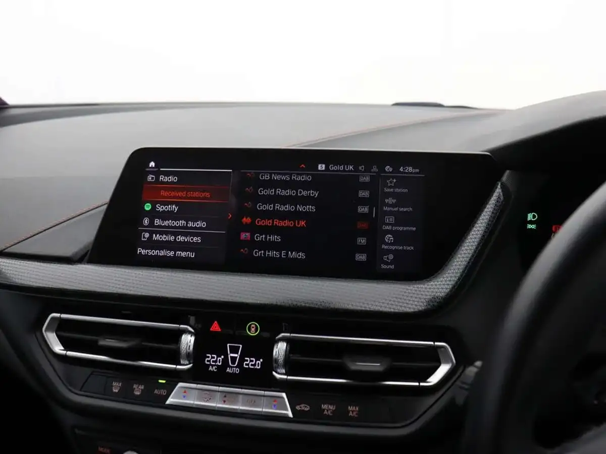 2022-bmw-1-series-15td-116d-sport-dct-big-24