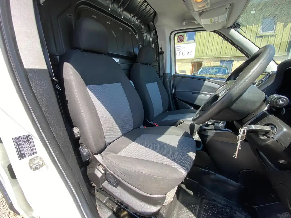 2015-fiat-doblo-cargo-13td-v-l1-refrigerated-van-big-28