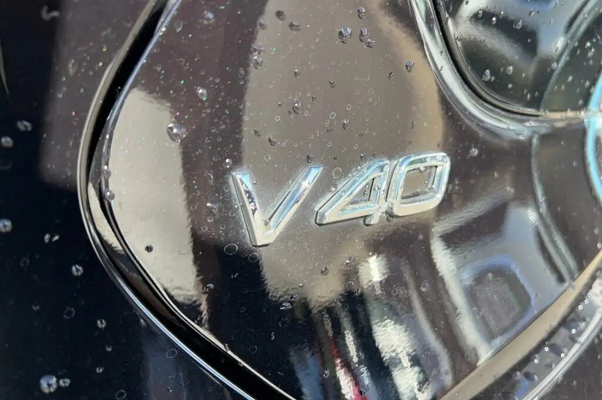 2019-volvo-v40-20-t3-r-design-edition-big-31
