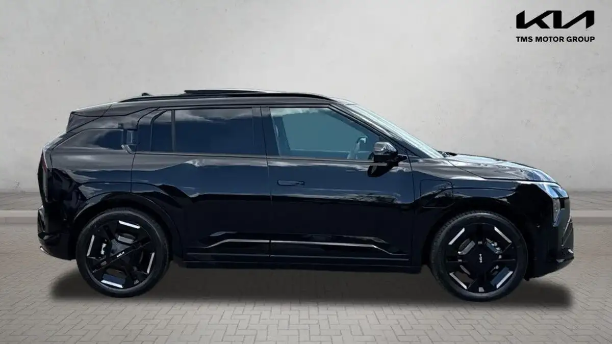 2025-kia-ev3-e-gt-line-s-big-3