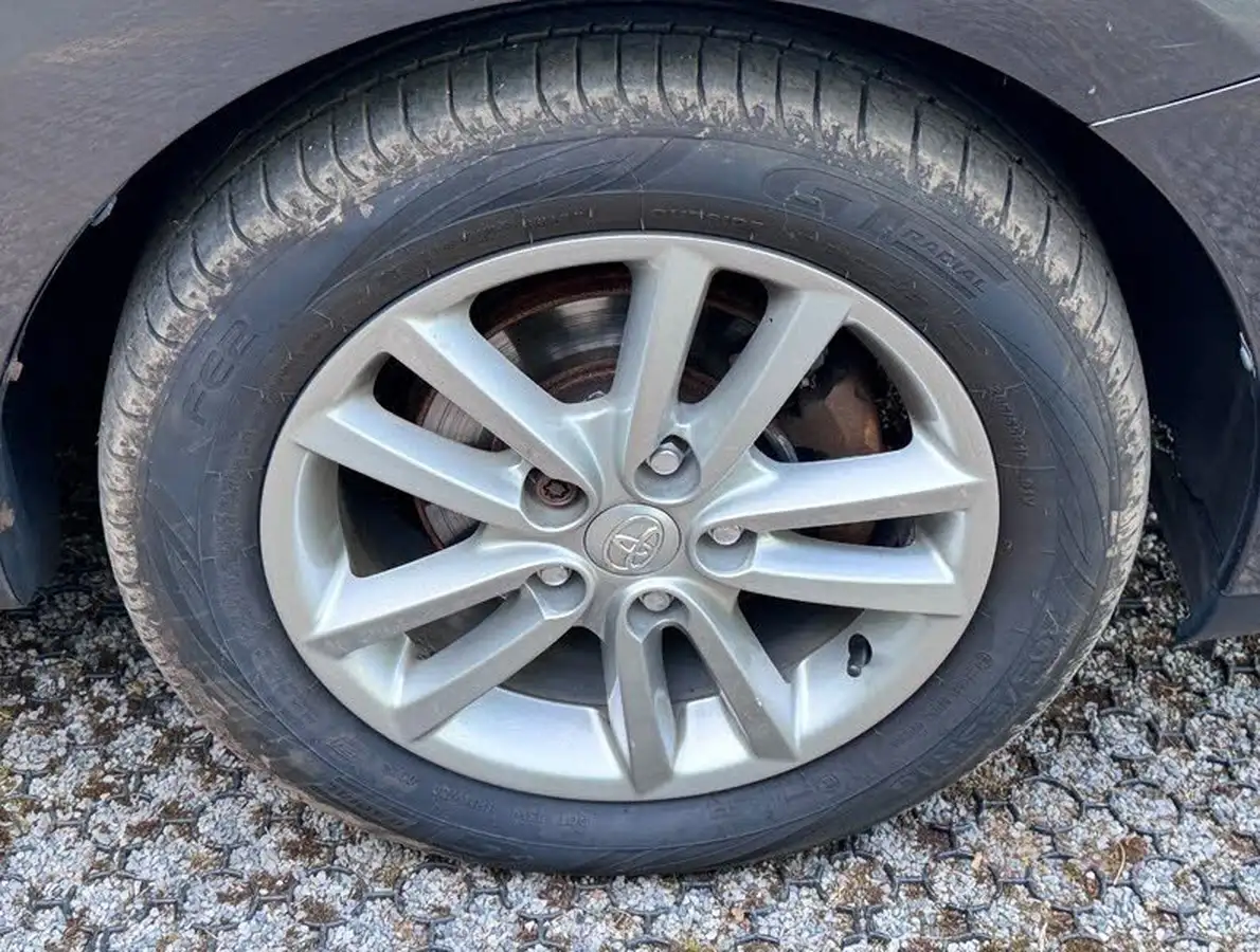 2009-toyota-auris-133-vvt-i-tr-5d-big-35