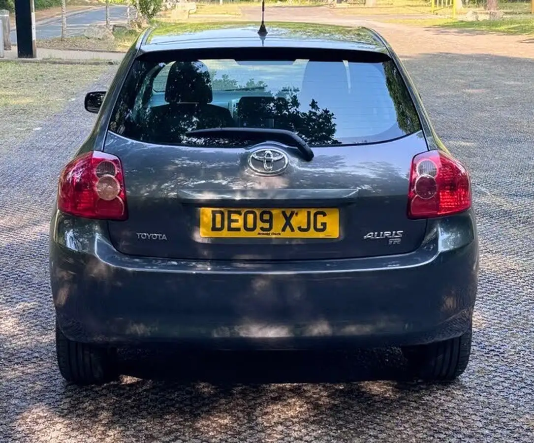 2009-toyota-auris-133-vvt-i-tr-5d-big-11