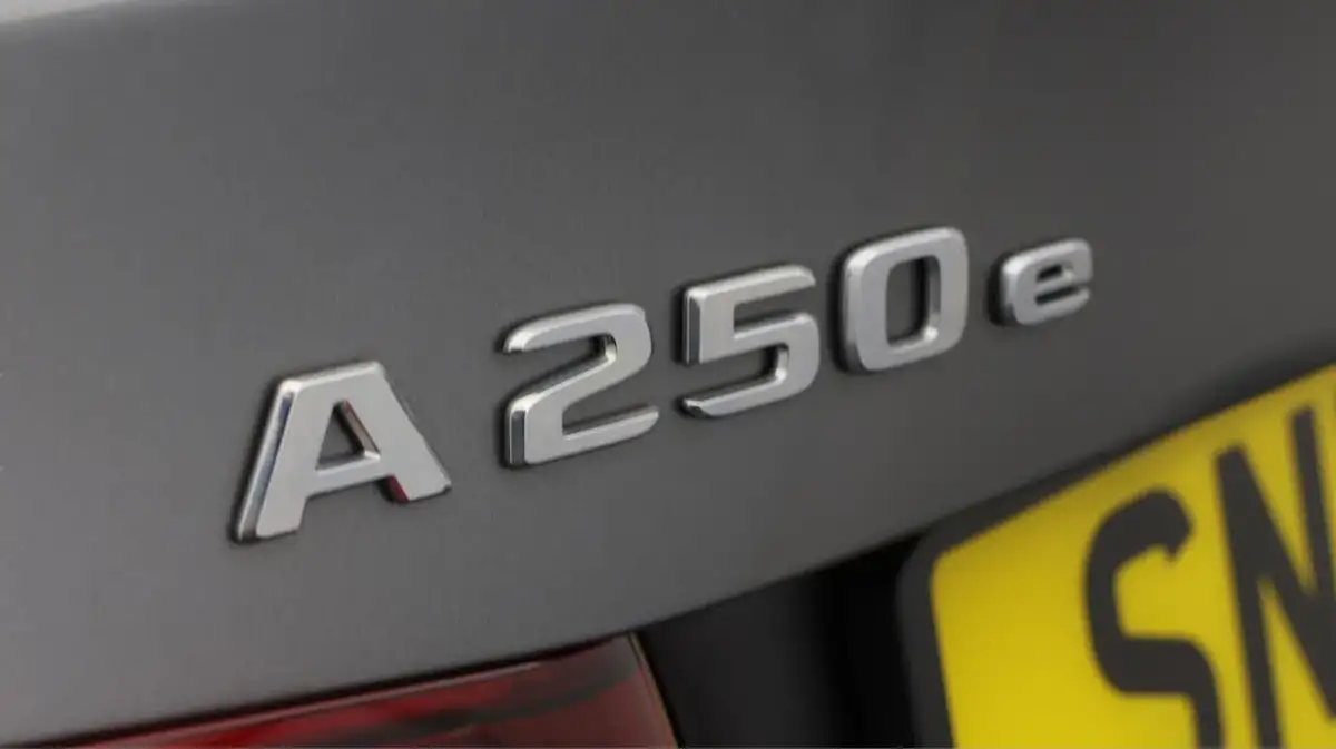 2021-mercedes-benz-a-class-20-a250-amg-line-executive-edition-saloon-4d-big-20
