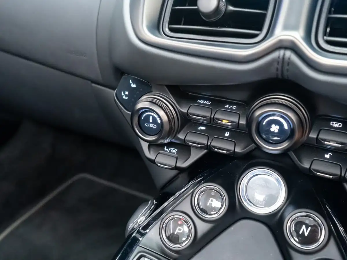 2023-aston-martin-vantage-40-v8-vantage-roadster-auto-big-40