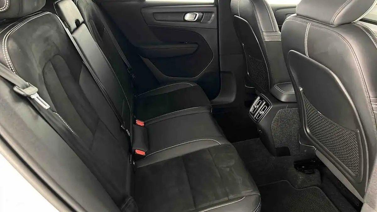 2021-volvo-xc40-15-t3-r-design-161bhp-big-13