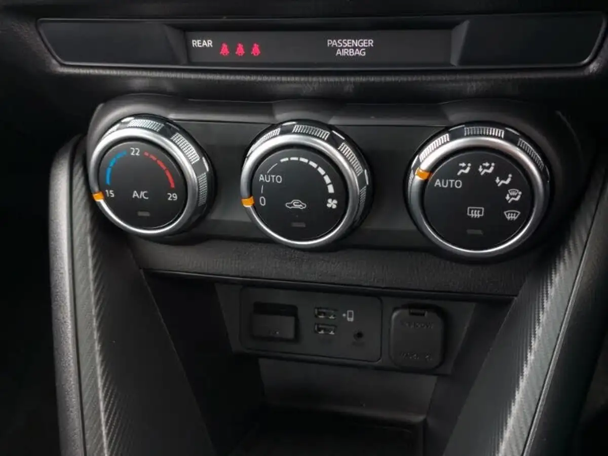 2024-mazda-mazda2-15-e-skyactiv-g-homura-big-13