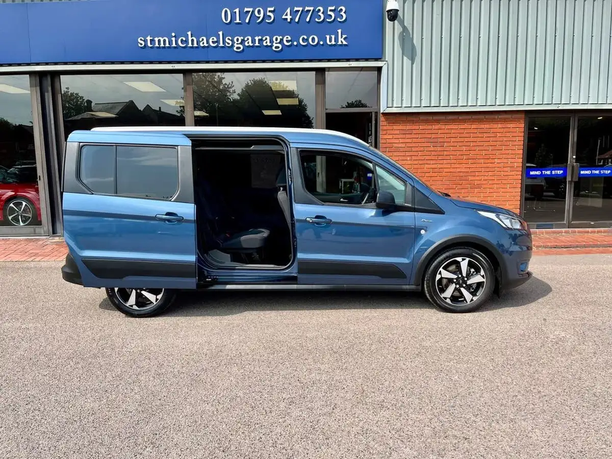 2022-ford-grand-tourneo-connect-15-active-120ps-ecoblue-1499cc-powershift-big-12