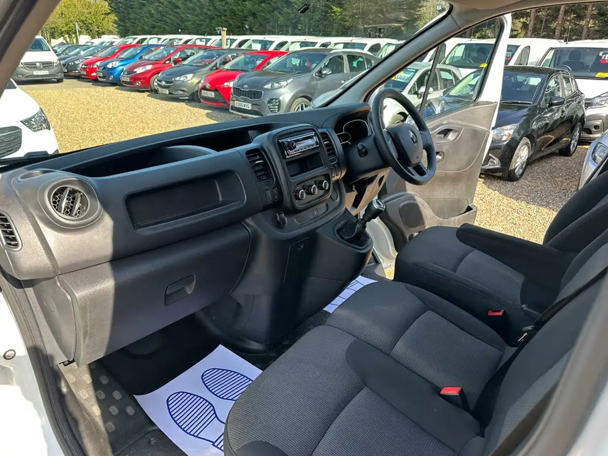 2021-renault-trafic-20dci-ll30-energy-120-business-panel-big-15