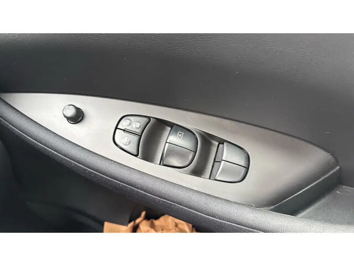 2022-nissan-leaf-e-acenta-39kwh-big-28