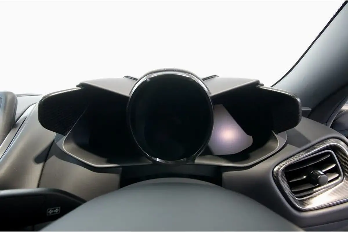 2023-aston-martin-dbs-big-20