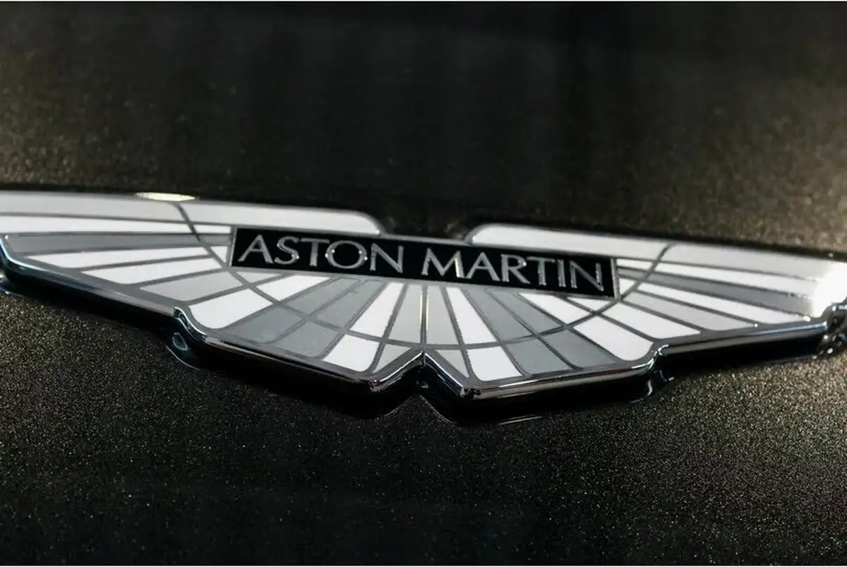 2023-aston-martin-dbs-big-48