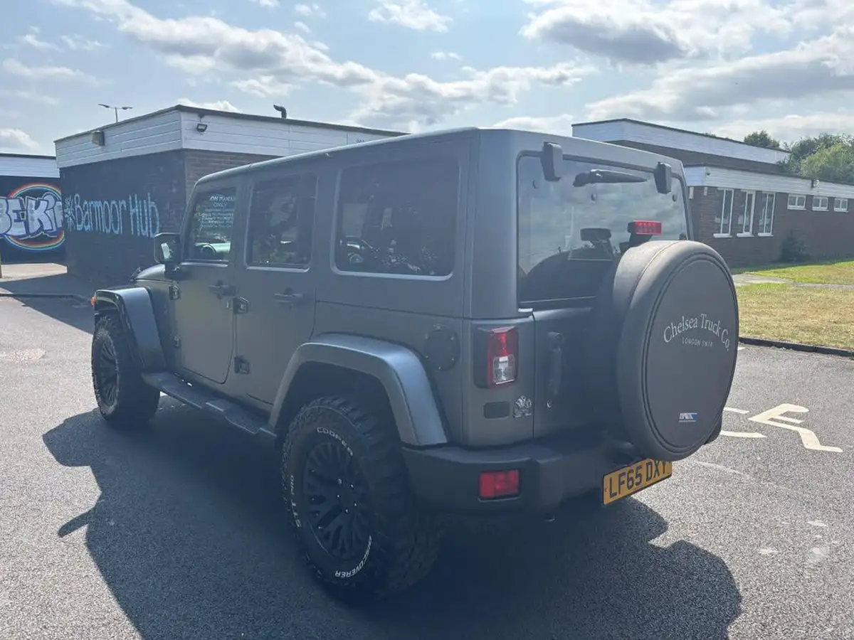 2015-jeep-wrangler-28crd-sahara-5d-big-6