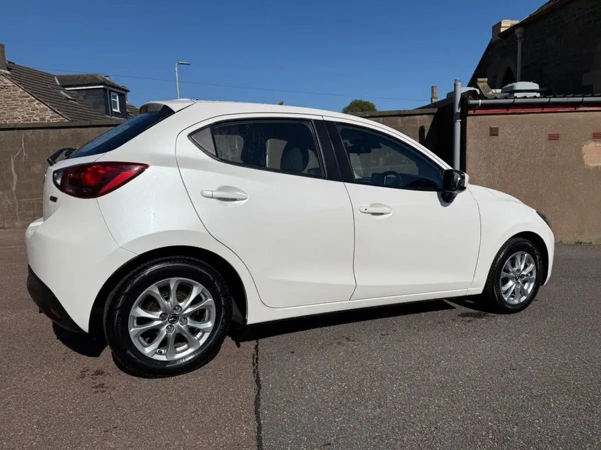 2016-mazda-mazda2-15-se-l-90ps-big-5