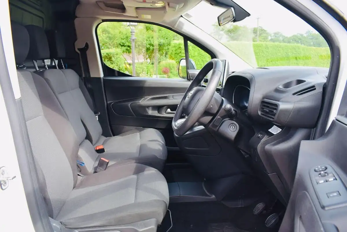 2022-toyota-proace-city-15d-icon-l2-big-9