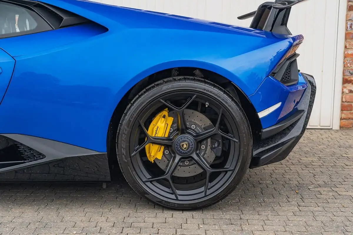 2018-lamborghini-huracan-52-performante-coupe-big-16