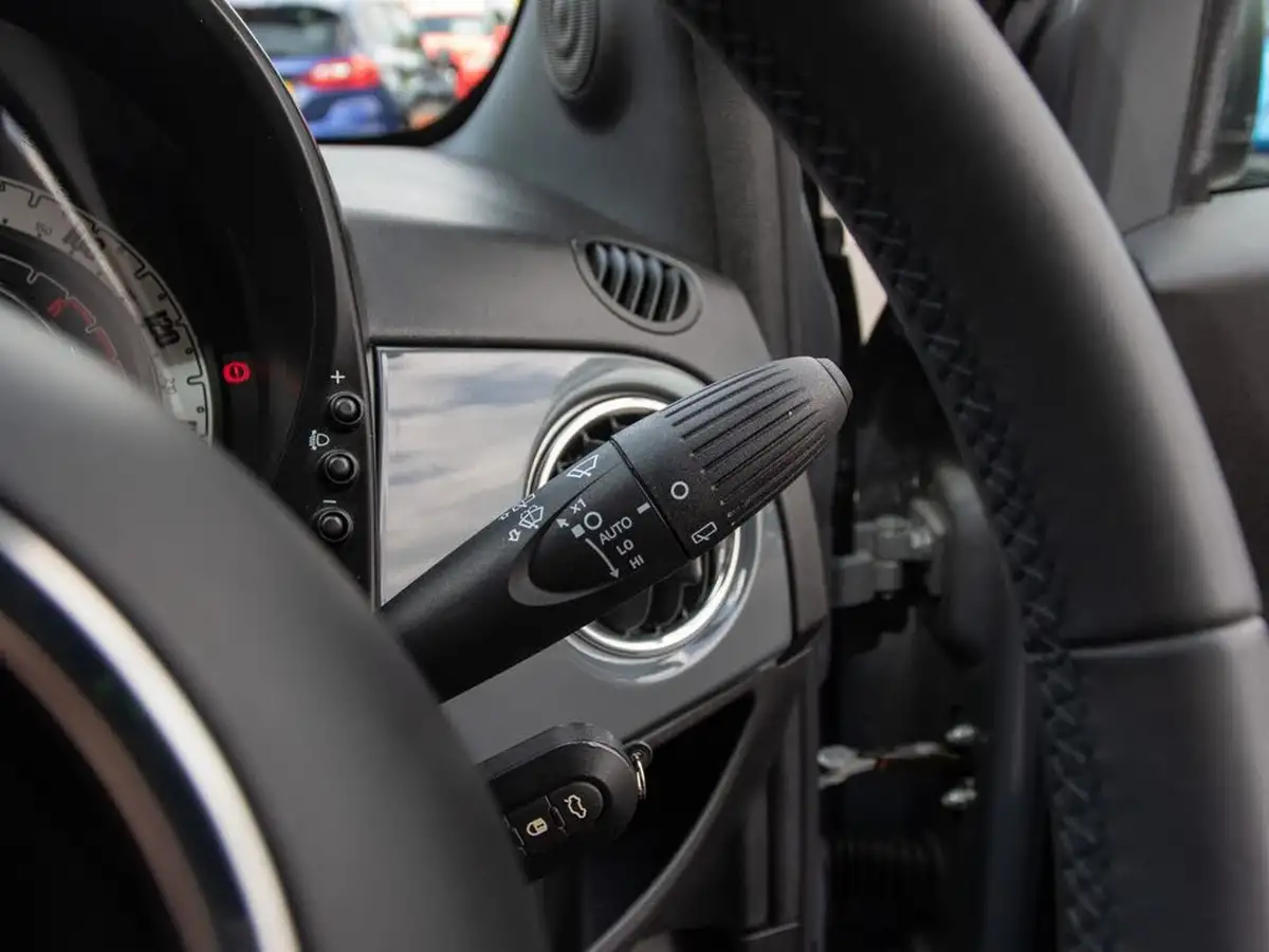 2022-fiat-500-10-dolcevita-big-17