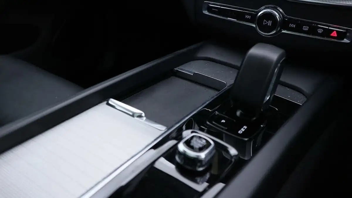 2024-volvo-xc60-20-b5-plus-big-29
