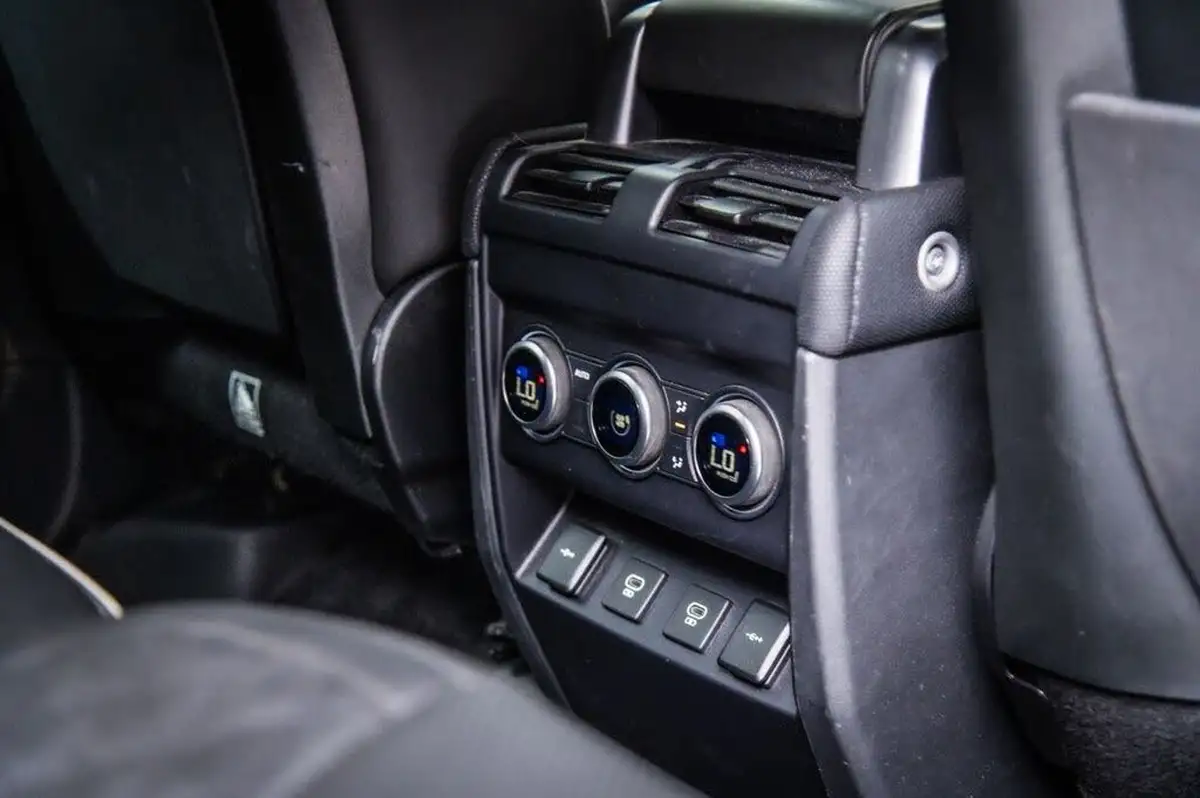 2022-land-rover-110-defender-50-p525-v8-big-9