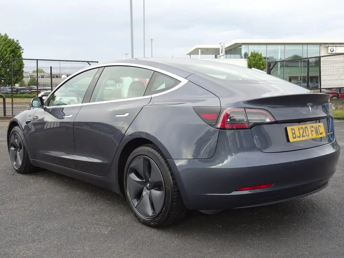 2020-tesla-model-3-e-long-range-big-5