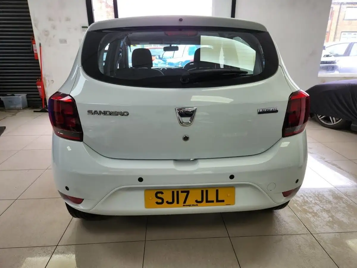 2017-dacia-sandero-15dci-laureate-big-43