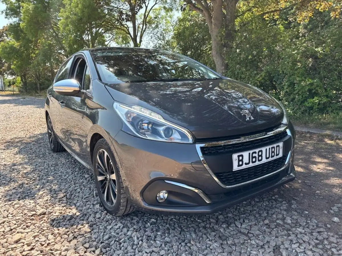 2018-peugeot-208-12-puretech-tech-edition-82bhp-big-4