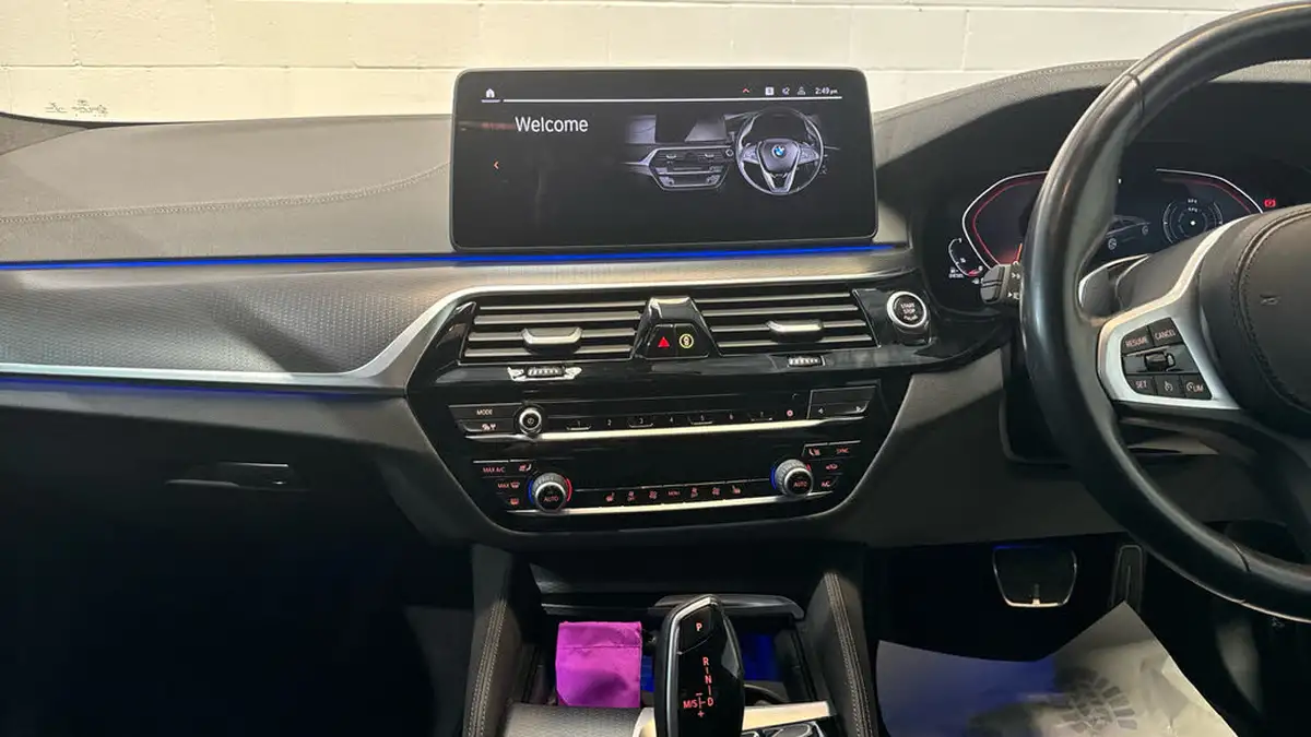 2021-bmw-5-series-20td-520d-m-sport-mht-touring-5d-big-11