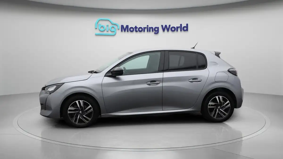 2023-peugeot-208-12-puretech-allure-premium-100ps-big-4