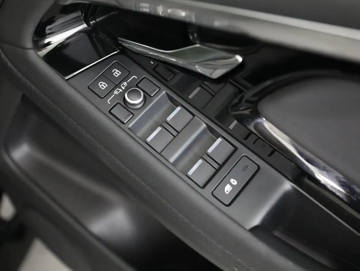 2022-land-rover-range-rover-evoque-15-p300e-r-dynamic-s-big-29