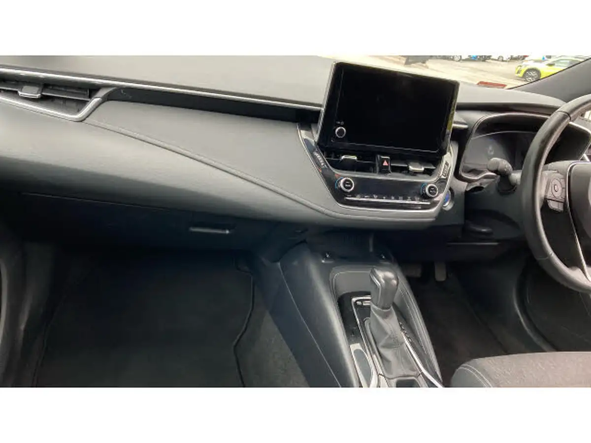 2022-toyota-corolla-18-vvt-i-design-120bhp-trk-hatchback-5d-big-12