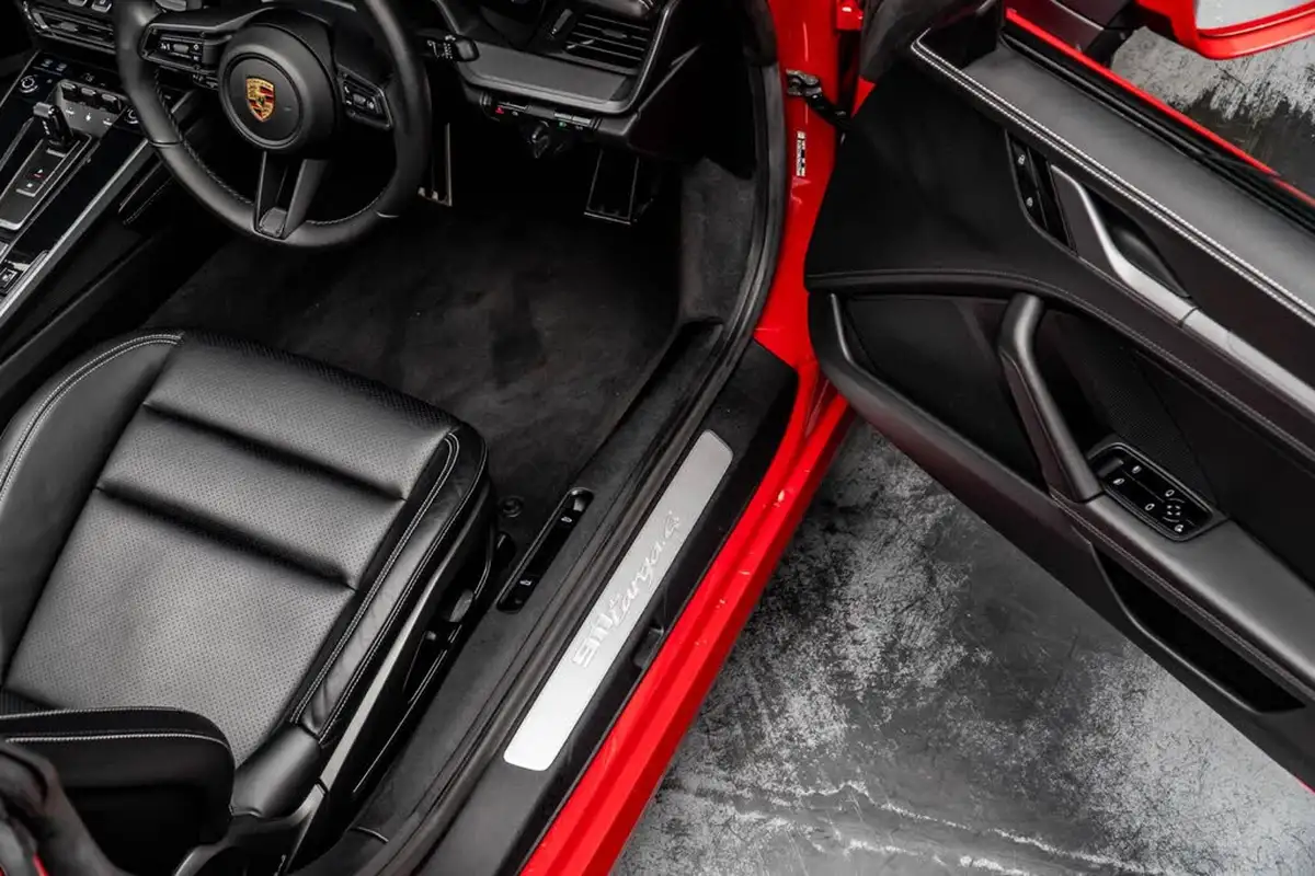 2020-porsche-911-30-targa-4-big-31