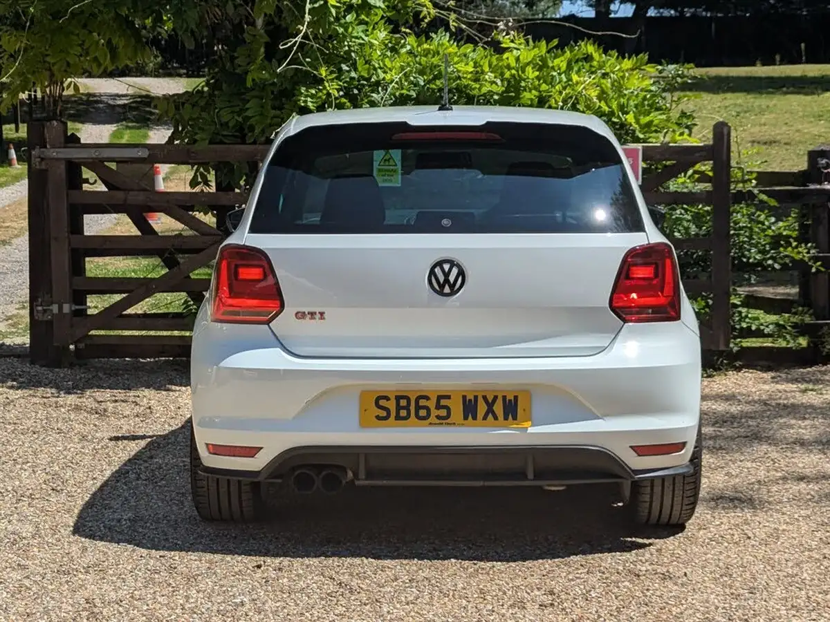 2015-volkswagen-polo-18-tsi-gti-3d-big-26