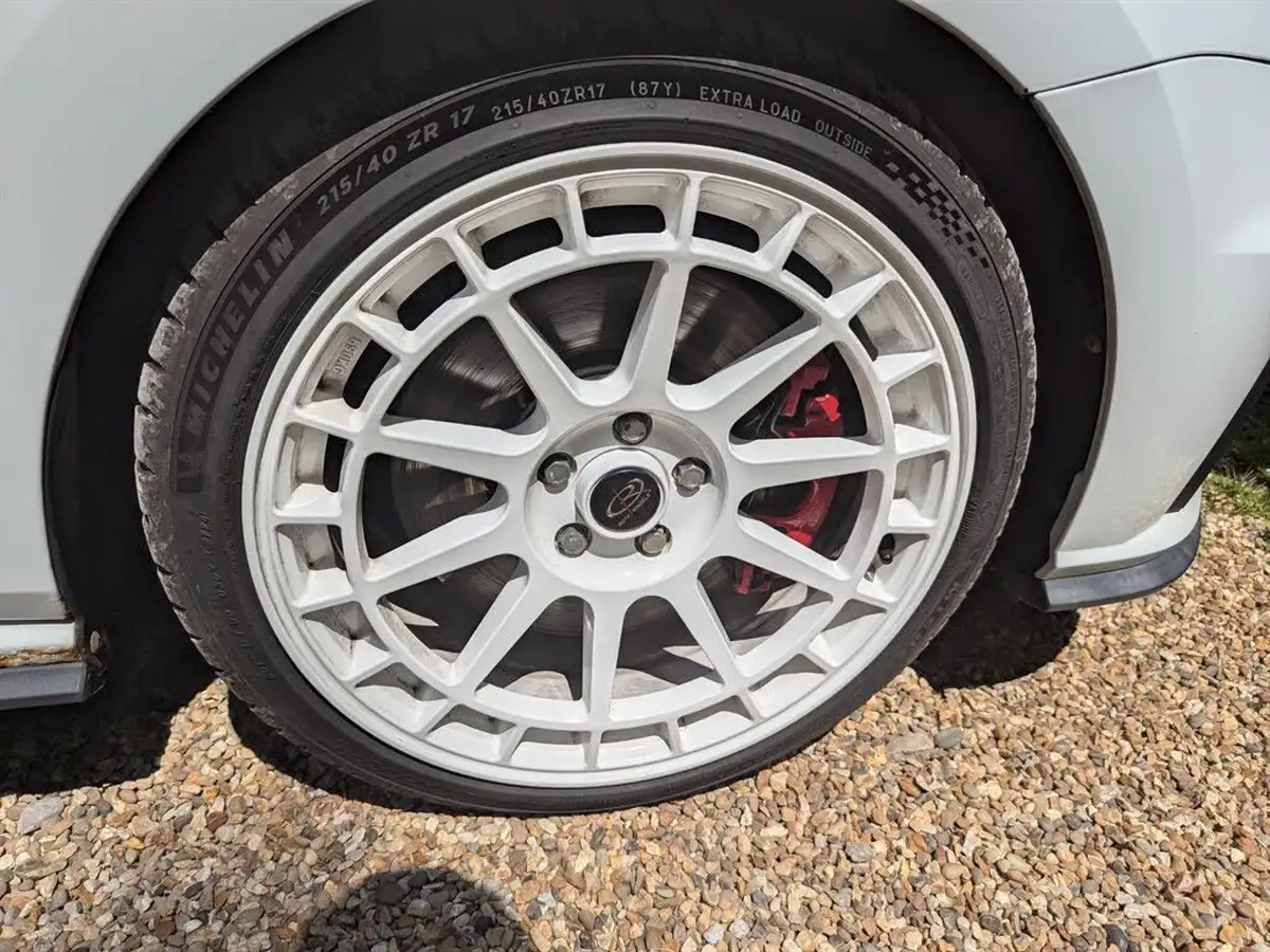 2015-volkswagen-polo-18-tsi-gti-3d-big-30