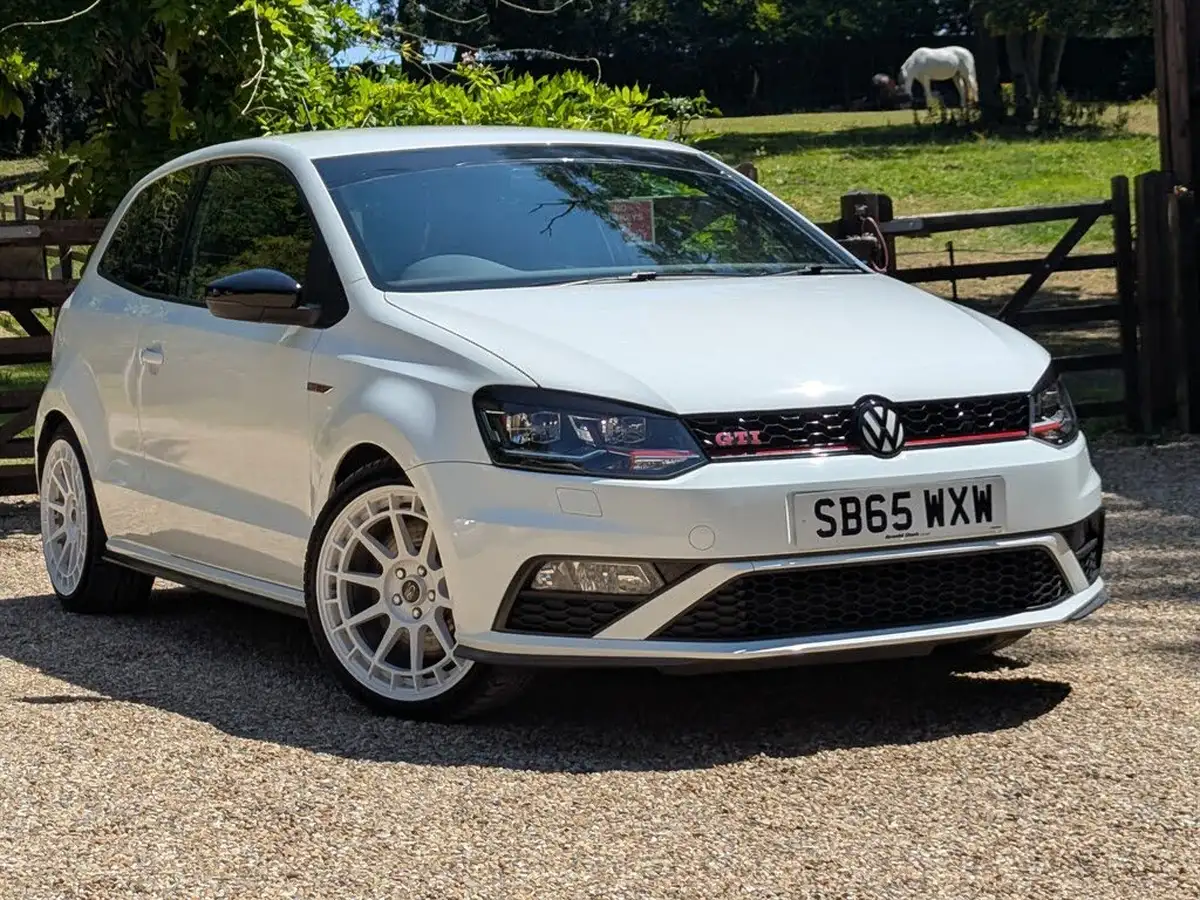 2015-volkswagen-polo-18-tsi-gti-3d-big-2