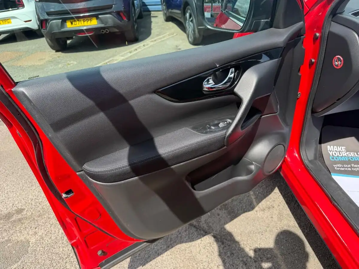 2014-nissan-qashqai-15dci-acenta-premium-big-27