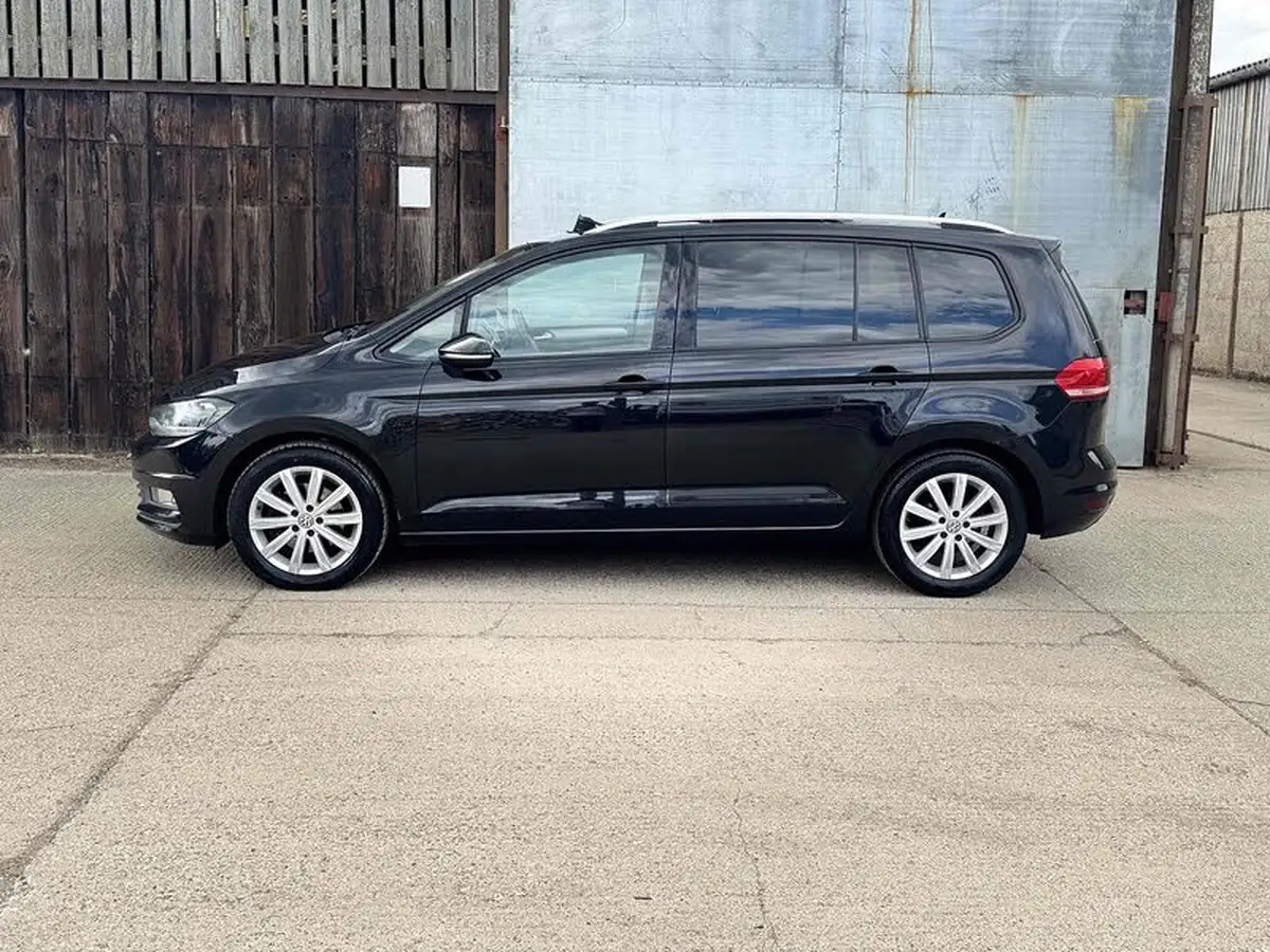 2016-volkswagen-touran-20tdi-se-family-big-2