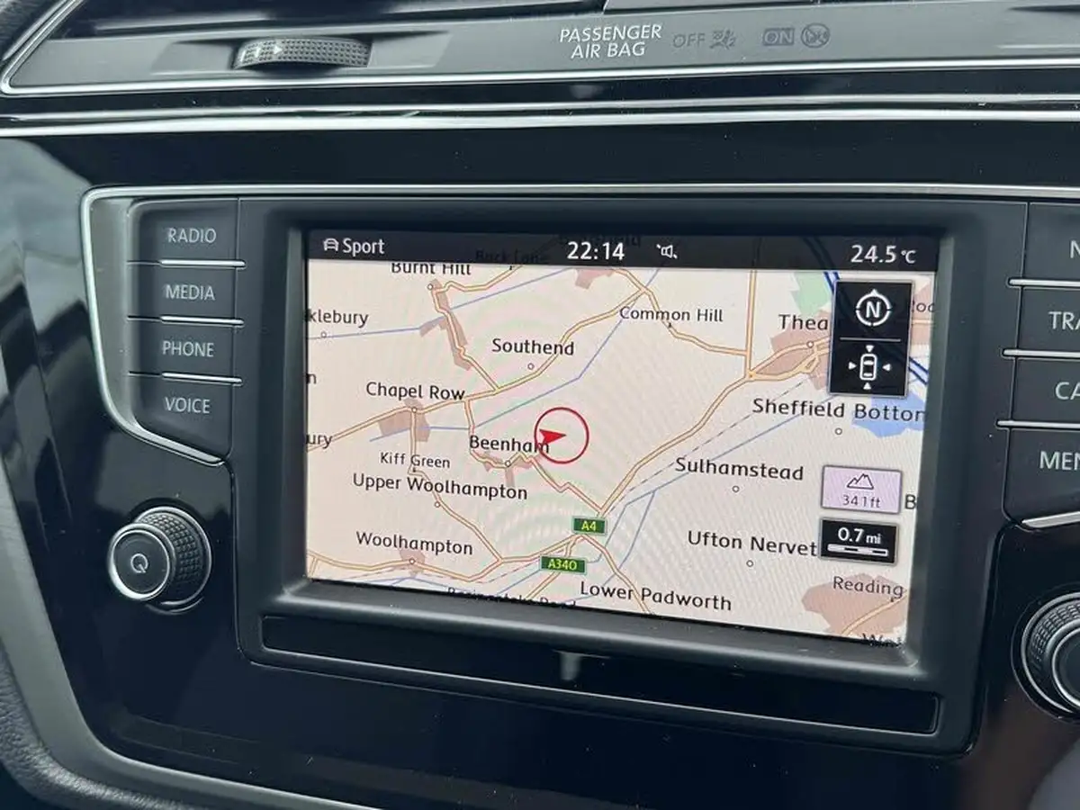 2016-volkswagen-touran-20tdi-se-family-big-30