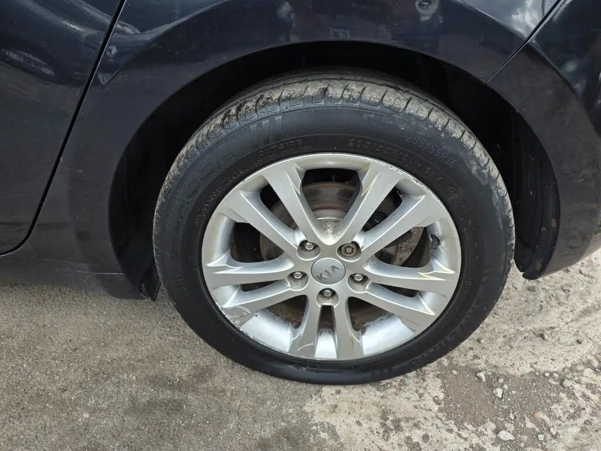 2014-kia-ceed-16crdi-3-isg-hatchback-big-25