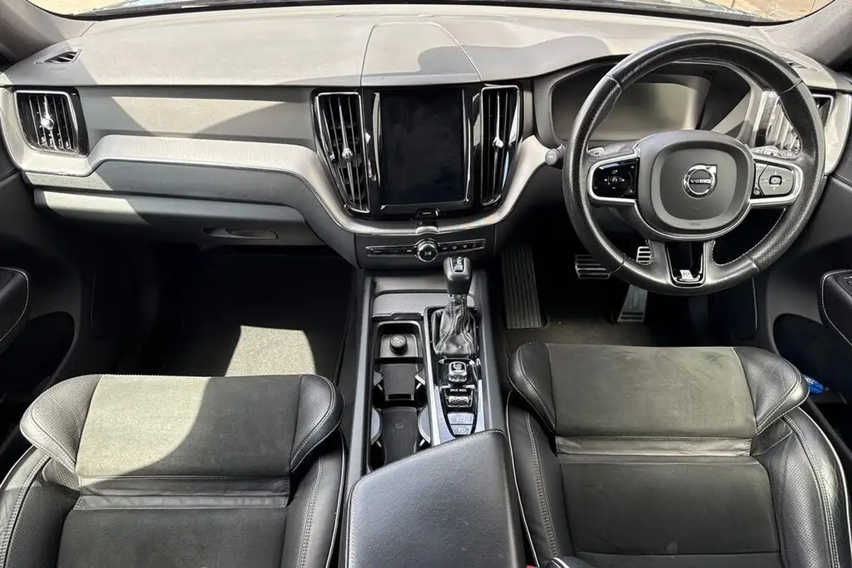 2018-volvo-xc60-20td-d4-r-design-4x4-geartronic-big-36