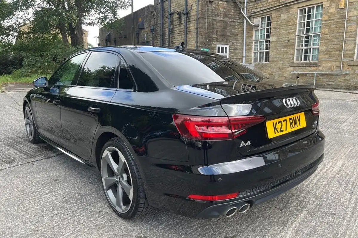 2017-audi-a4-20-tdi-quattro-black-edition-big-24
